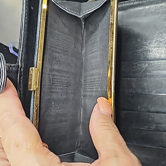 Chanel caviar long wallet with snap.. In good used condition - Picture 5 of 9